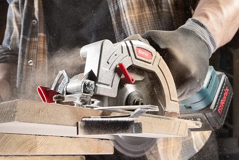 Using a Ronix circular saw to cut wood