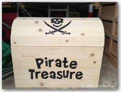 Treasure chest toy box